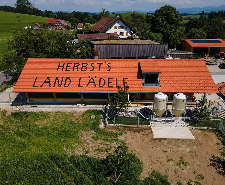 Herbst's Land Lädele aus der Vogelperspektive.